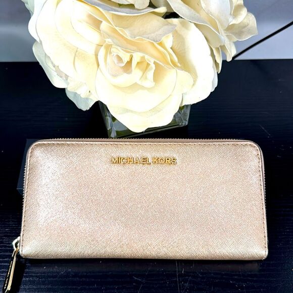 Michael Kors Jet Set Travel Continental Wallet Gold Tone Safianno Leather Zipper
